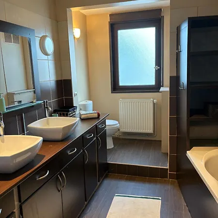 Le Grillen - 4 Bedroom - Centre Apartment